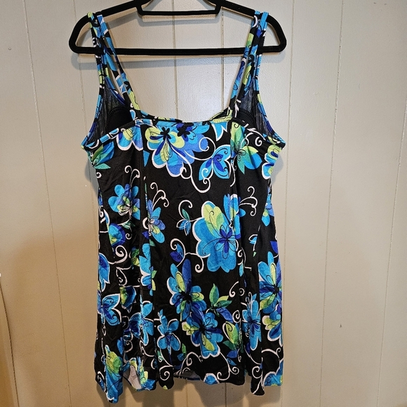 Longitude Women Bold Floral Swim Dress - Plus-Size 22W, Beachwear - Picture 2 of 6